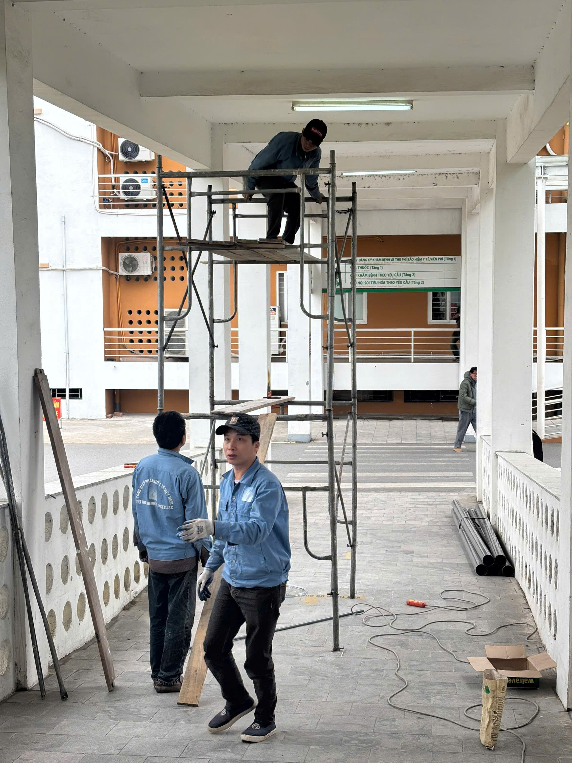 Hình ảnh thực tế hệ thống vận chuyển mẫu bệnh phẩm tại Bệnh viện Việt Nam – Thụy Điển Uông Bí