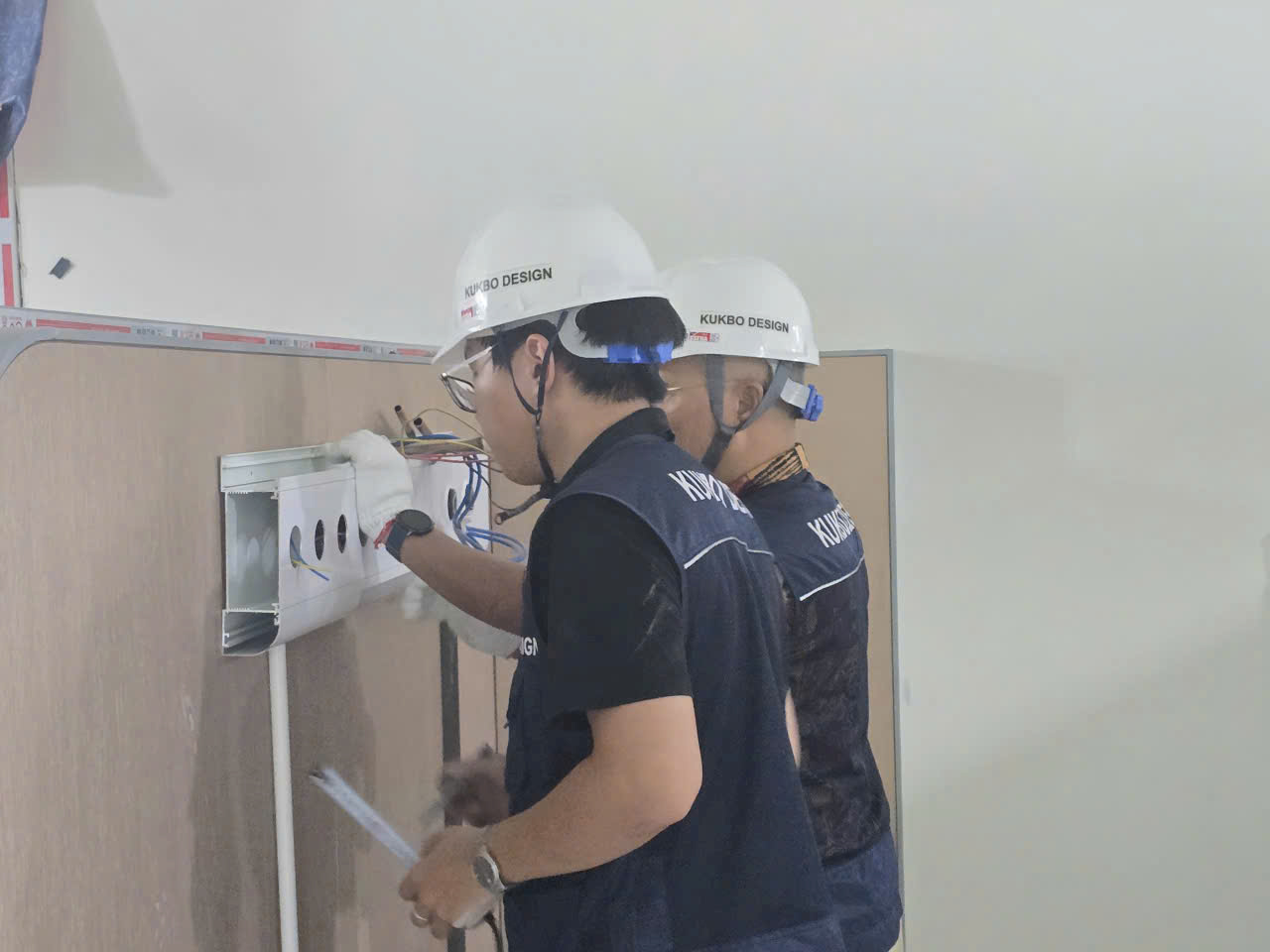 Kỹ sư VMG triển khai hạ tầng khí y tế tại Bệnh viện Phenikaa